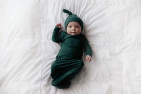 Baby gown with hat or bow
