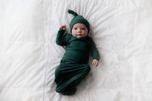 Load image into Gallery viewer, Baby gown with hat or bow
